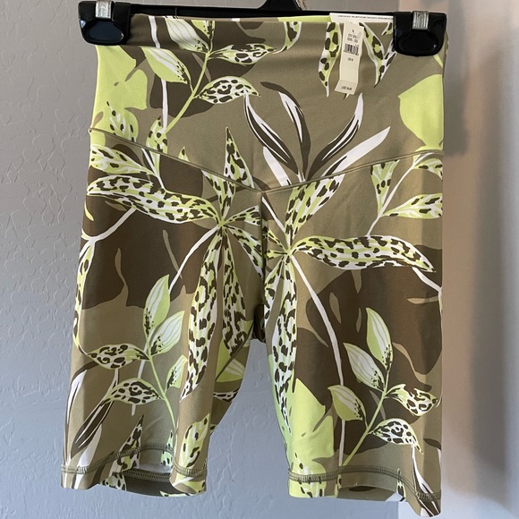 American Eagle Printed Shorts - Picture 2 of 4